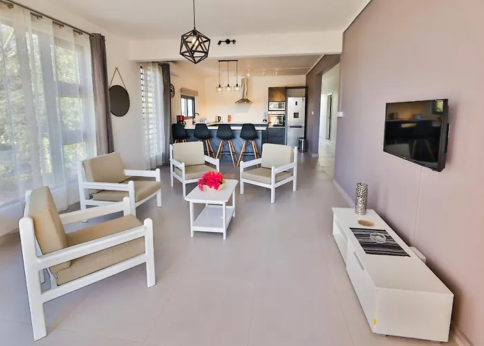 Oceanbreeze Apartments Mont Choisy